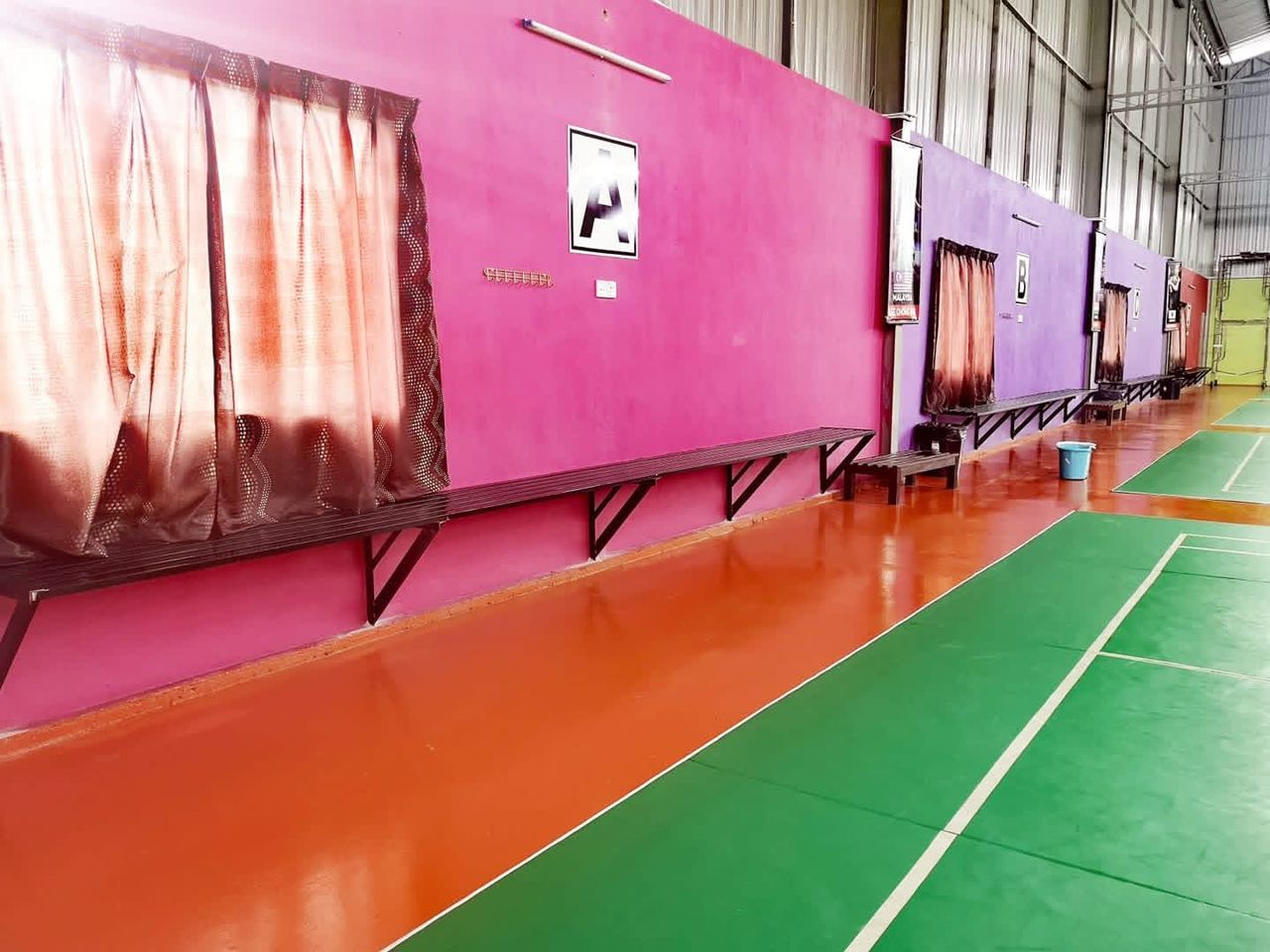 Suasana permainan di IBY Badminton Hall