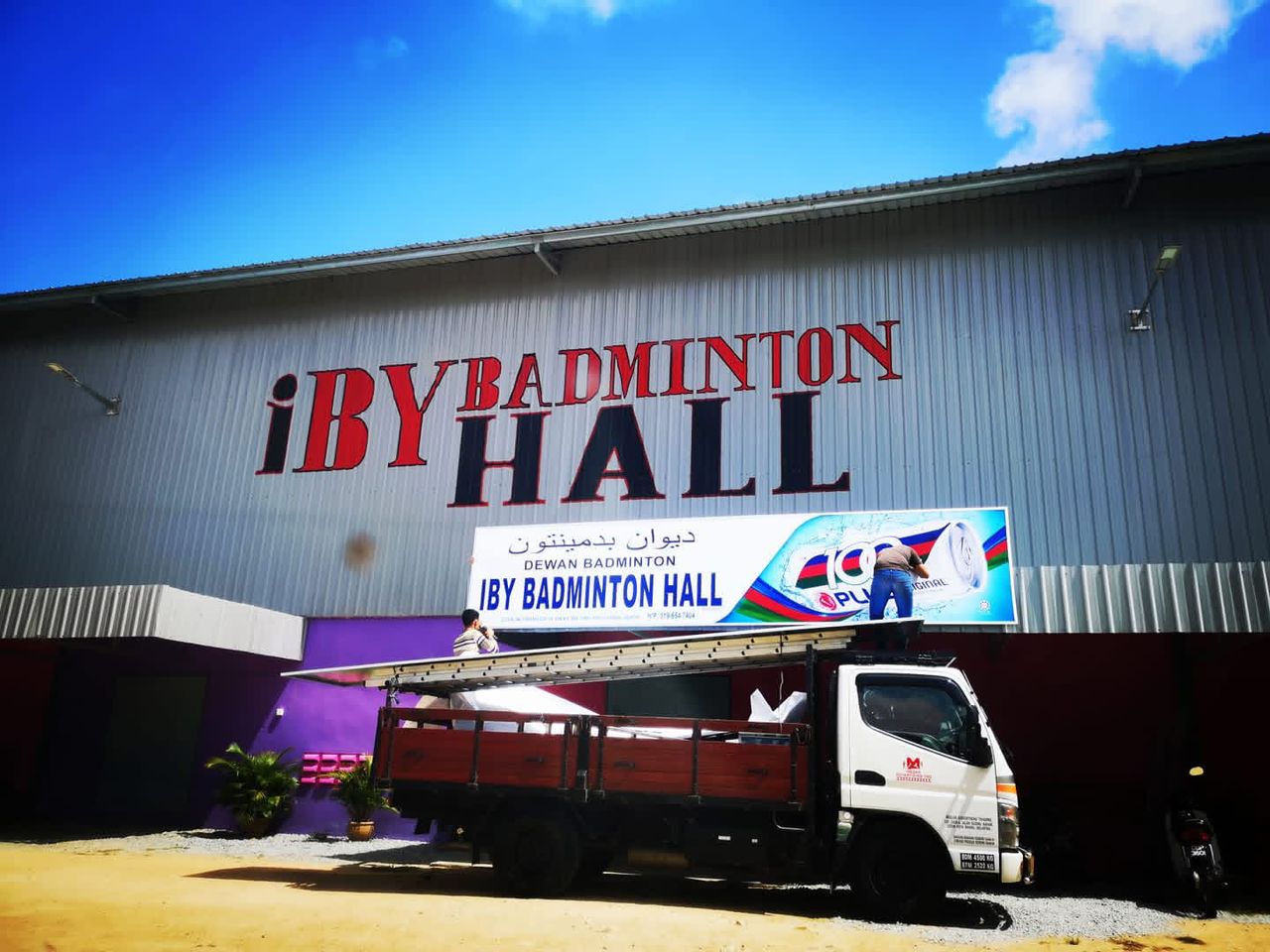 Padang badminton IBY berkualiti tinggi